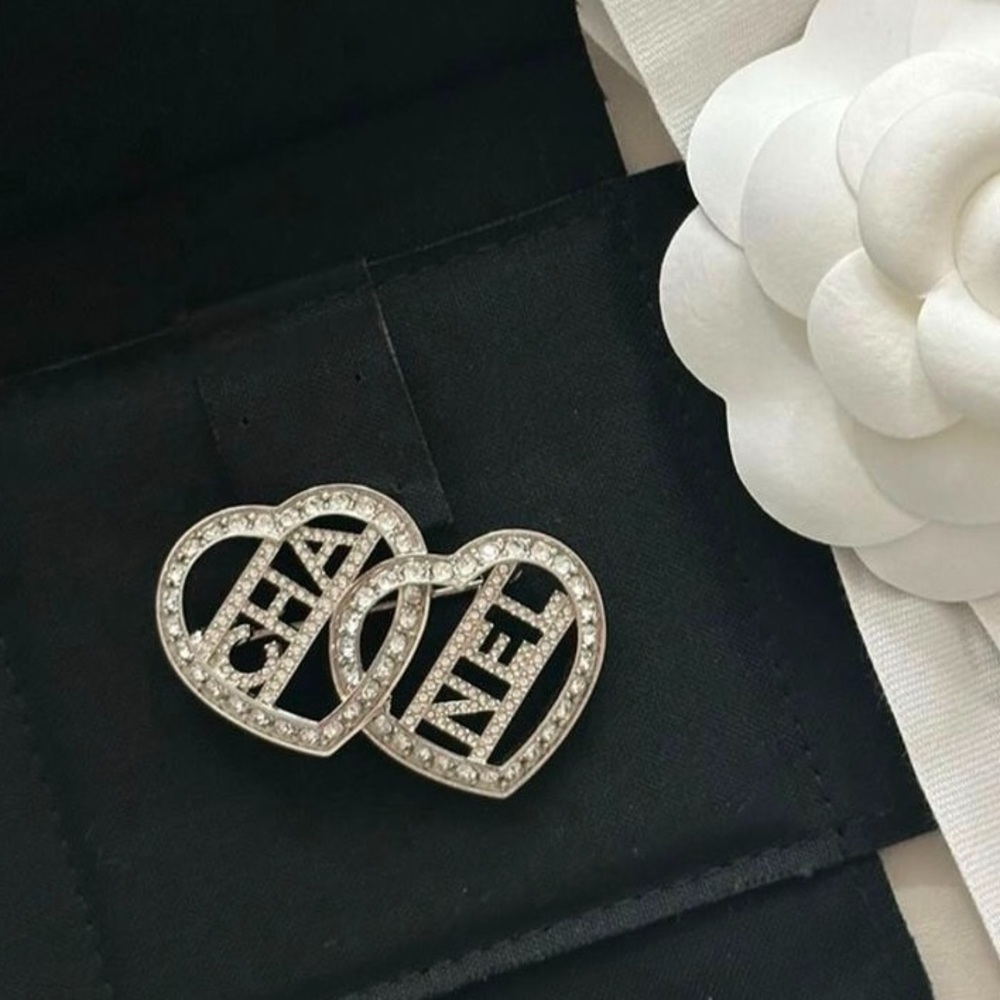 BNIB Chanel heart brooch